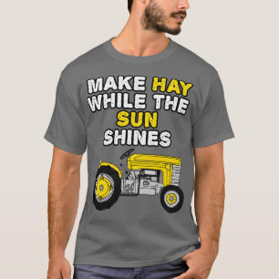 Camiseta El Tractor Hace Heno Mientras El Sol Brilla La Cen