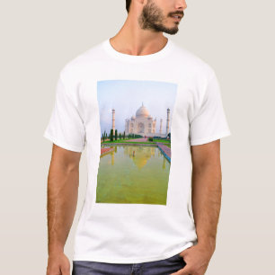 Camiseta El tranquilo y pacífico Taj Mahal famoso en el mun