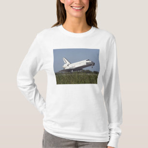 Camiseta El transbordador espacial la Atlántida aterriza e