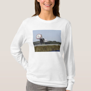 Camiseta El transbordador espacial la Atlántida despliega