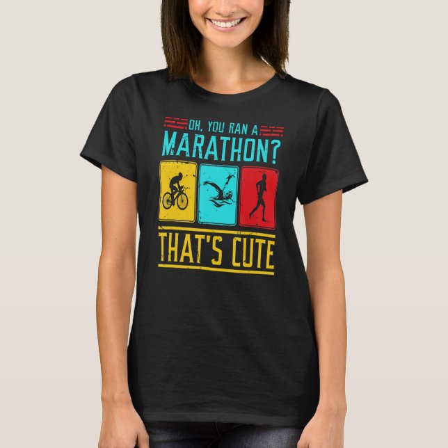 Camiseta El Triatlón Te Lleva Una Maratón Que Es Agradable (Anverso)
