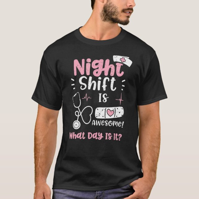 Camiseta El Turno De Noche Es Increíble. ¿Qué Día Es? (Anverso)
