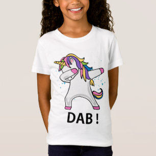Camiseta El unicornio que frota lindo de los chicas