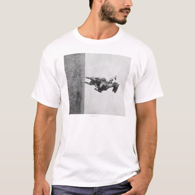 Camiseta El vaquero monta el caballo salvaje que sube en (Anverso)