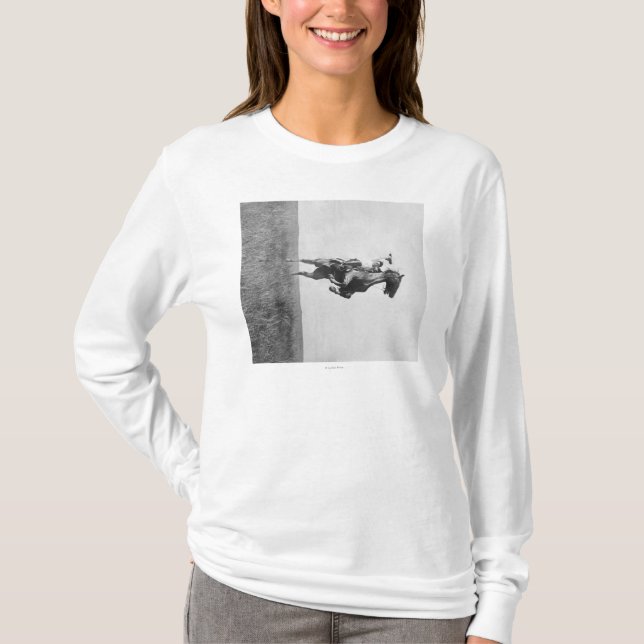 Camiseta El vaquero monta el caballo salvaje que sube en (Anverso)