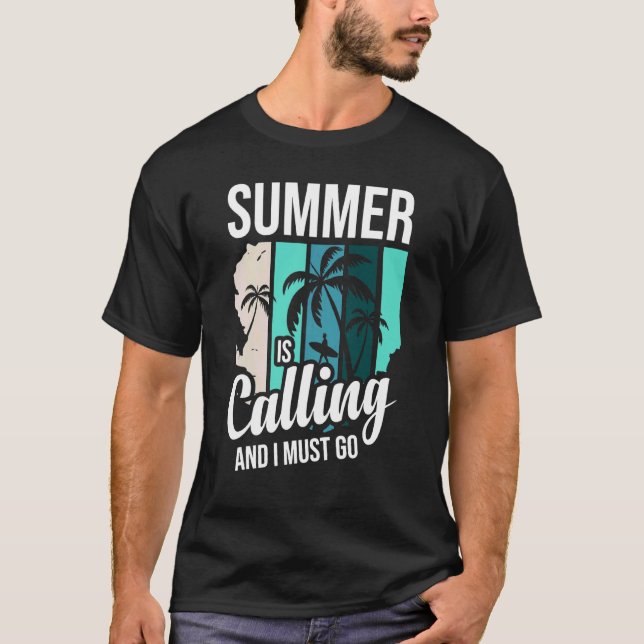 Camiseta El Verano De Estilo Retro Está Llamando Y Debo Ir  (Anverso)