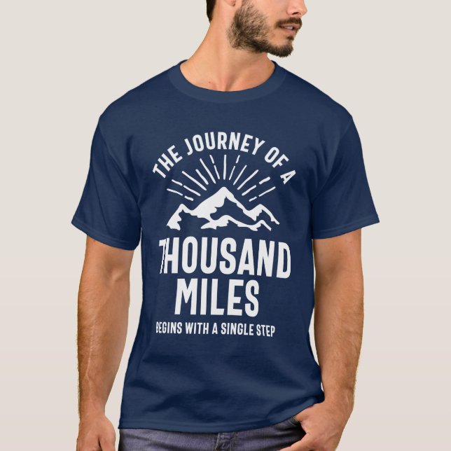 Camiseta El viaje de mil millas comienza con (Anverso)