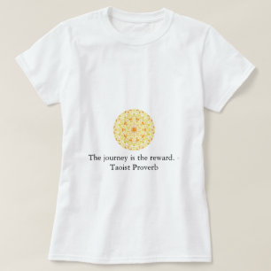 Camiseta El viaje es la recompensa. - Proverbio del Taoist