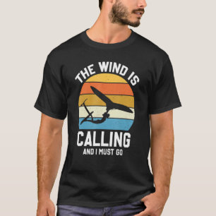 Camiseta El Viento Está Llamando Y Debo Ir A Surfista De Fi