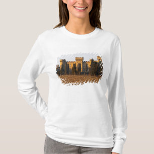 Camiseta El viñedo con vides syrah y el castillo