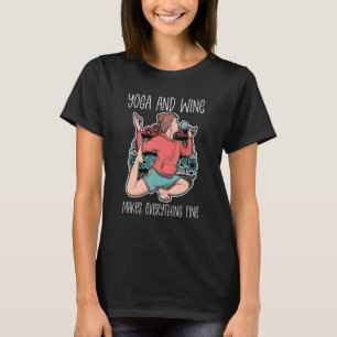 Camiseta El Yoga Y El Vino Hacen Todo Lo Posible Para Degus