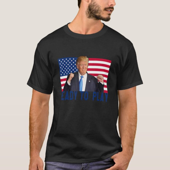 Camiseta Elecciones de la Bandera de Trump 2024 45 47 Salve (Anverso)