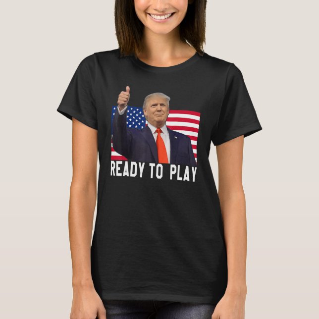 Camiseta Elecciones de la Bandera de Trump 2024 45 47 Salve (Anverso)