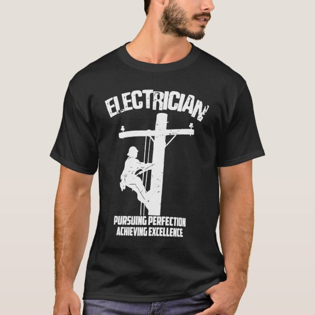 Camiseta Electrician pursuing perfection achieving excellen (Anverso)
