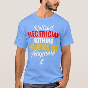 Camiseta Electricista jubilado sacude la divertida jubilaci