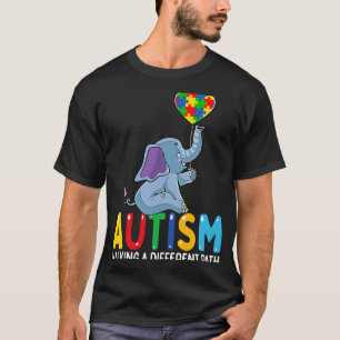 Camiseta Elefante Del Autismo Caminando Por Un Camino Difer