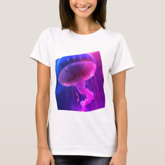 Camiseta Elegancia flotante, medusas sobre papel negro páli