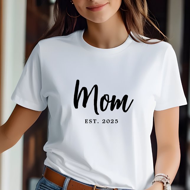 Camiseta Elegant Black Script Established New Mom T-Shirt (Mom Established Year Simple Minimal Script Typography White T-Shirt)