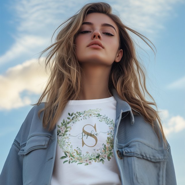 Camiseta Elegant Botanical Monogram with Custom Name (Subido por el creador)