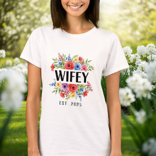 Camiseta Elegant Women's T-Shirt - Custom Wifey with Date