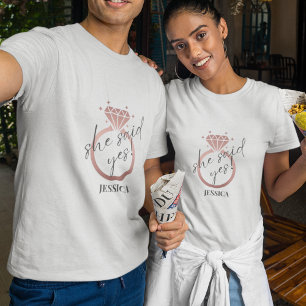 Camiseta Elegante Anillo De Oro Rosa Dijo Sí Compromiso