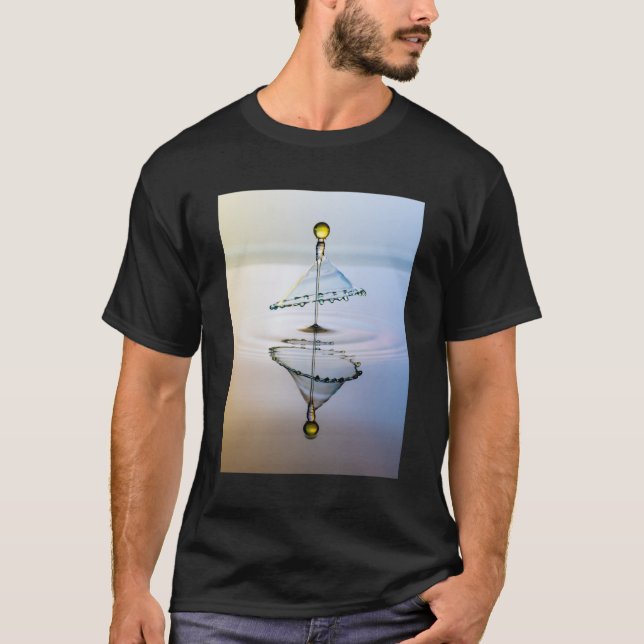 Camiseta Elegante arte de paraguas acuáticos (Anverso)