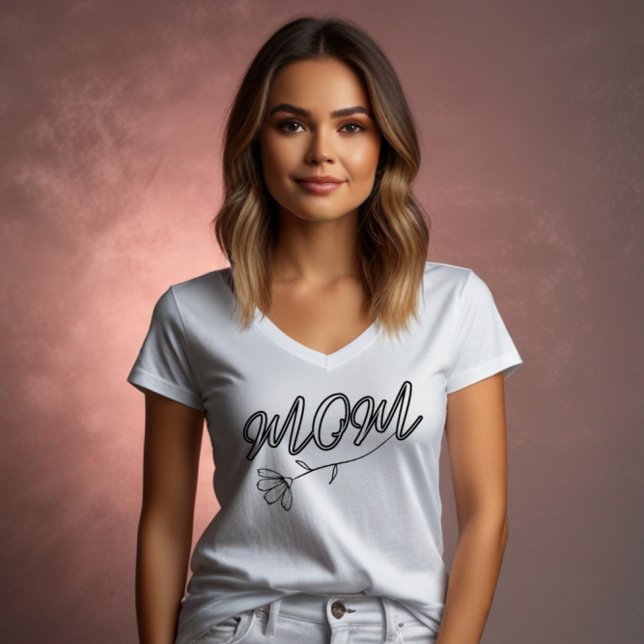 Camiseta Elegante guión "MOM" con diseño de flores (Subido por el creador)