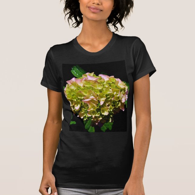 Camiseta Elegante hidráneas florales rosa y verde suave (Anverso)