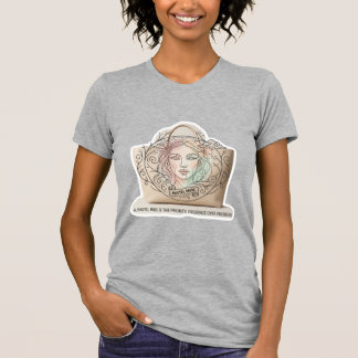 Camiseta Elegante Musa Pastel Arte Floral Línea Estética
