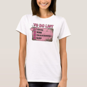 Camiseta Elegante Rosa CAFÉ TRABAJO CRIMEN REAL