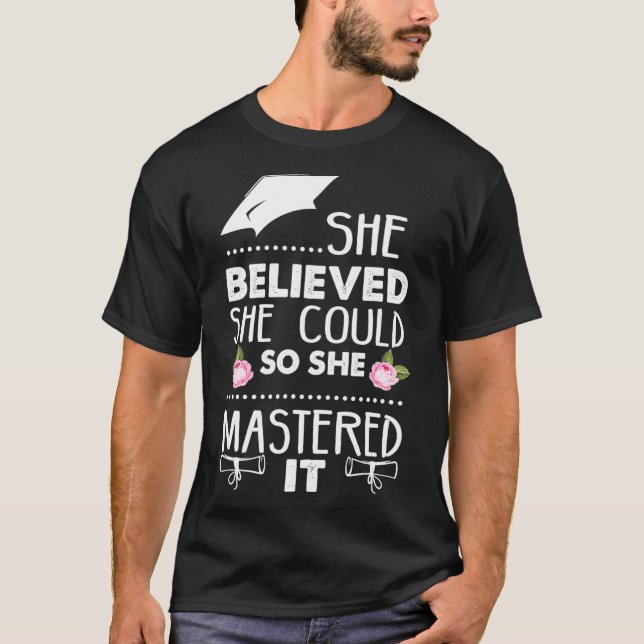 Camiseta Ella Creía Que Podía Así Que Lo Dominó Graduati (Anverso)