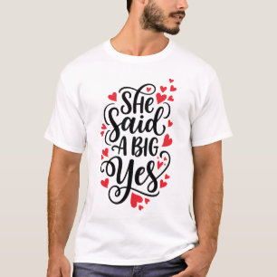 Camiseta Ella dijo un gran sí Anuncio de compromiso audaz &