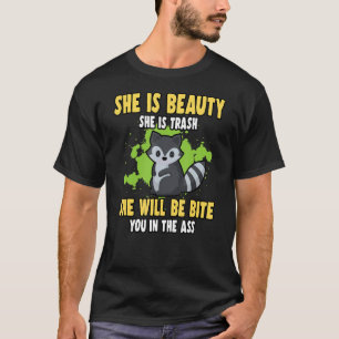 Camiseta Ella es belleza Es un animal raro de mapache
