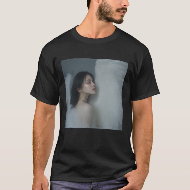Camiseta —Ella es el Ángel Durmiente. (Anverso)