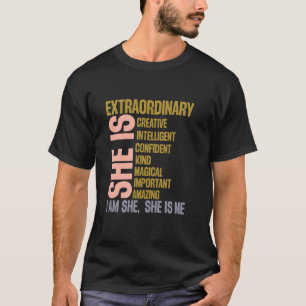 Camiseta Ella Es Extraordinariamente Creativa Inteligente S