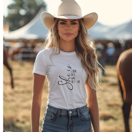 Camiseta Ella es fuerte Script Typography Gift T-Shirt