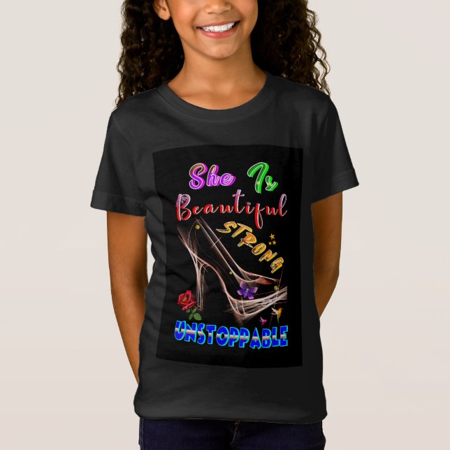 Camiseta Ella Es Hermosa Fuerte Imparable (Anverso)