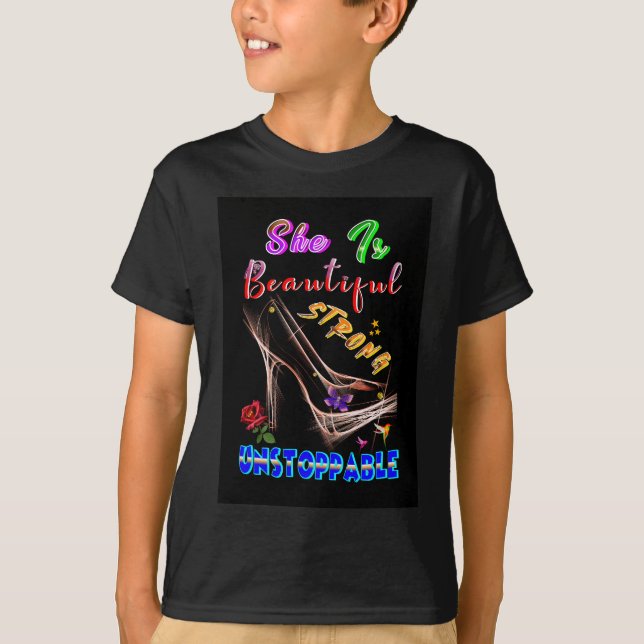 Camiseta Ella Es Hermosa Fuerte Imparable (Anverso)
