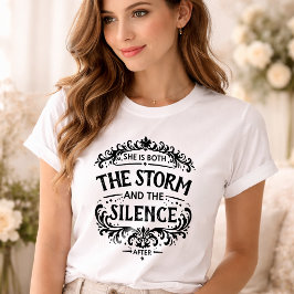 Camiseta Ella Es Tanto La Tormenta Como El Silencio Vintage