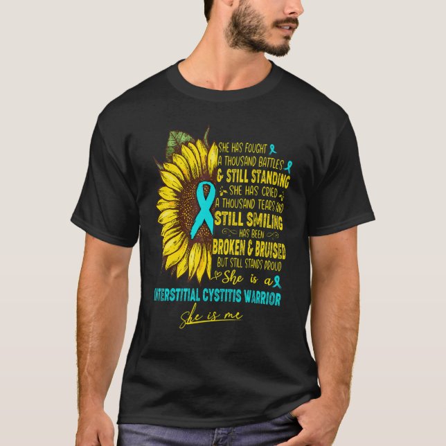Camiseta Ella Es Una Guerrera De La Cistitis Intersticial,  (Anverso)