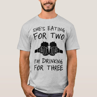 Camiseta Ella está comiendo para dos que estoy bebiendo