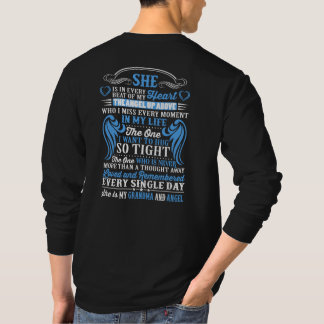 Camiseta Ella está en cada latido de mi corazón, mi ángel A