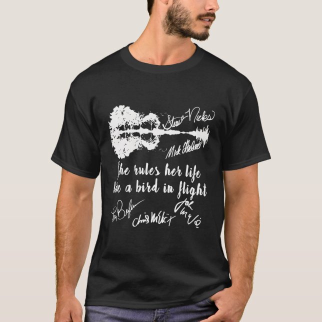 Camiseta Ella Gobierna Su Vida Como Un Pájaro En La Guitarr (Anverso)
