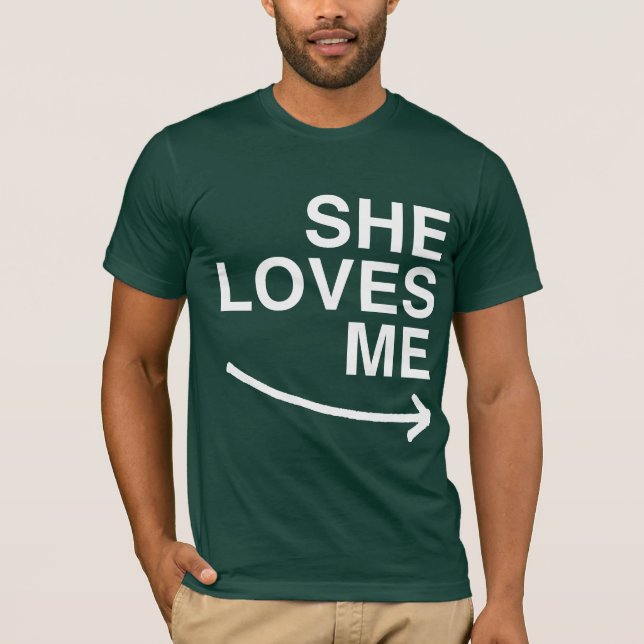 Camiseta Ella me ama (derecho) - .png (Anverso)