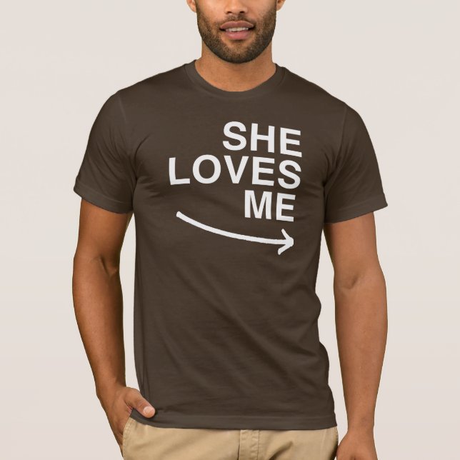 Camiseta Ella me ama (derecho) - .png (Anverso)