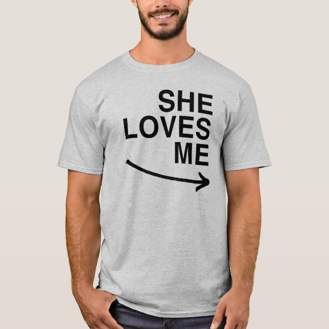 Camiseta Ella me ama .png (derecho) (Anverso)