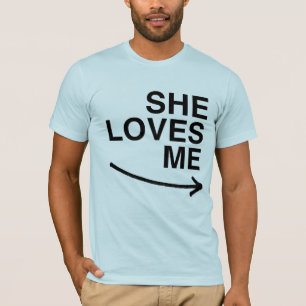 Camiseta Ella me ama .png (derecho)