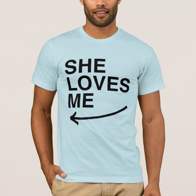 Camiseta Ella me ama .png (izquierdo) (Anverso)
