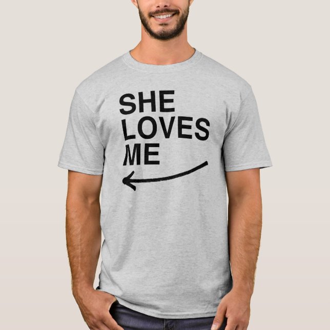 Camiseta Ella me ama .png (izquierdo) (Anverso)