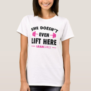 Camiseta Ella ni siquiera levanta aquí Chicas de Lean